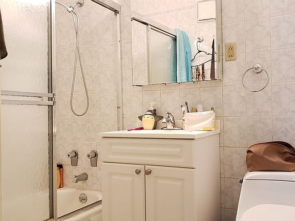 5th image of 2656 30th St APT 1F