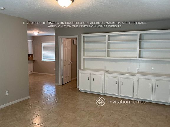 4th image of 1706 Surrey Ct
