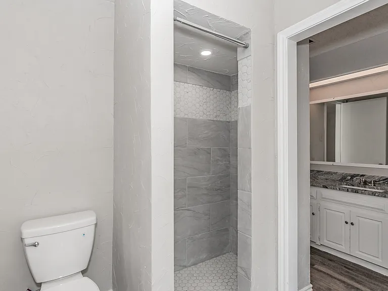 3008 Apple Valley Dr — Photo 38