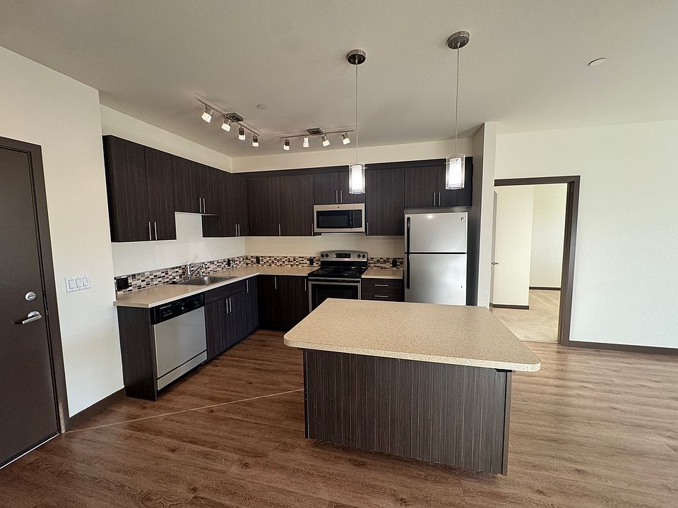 1st image of 736 8th Ave NE Unit 211