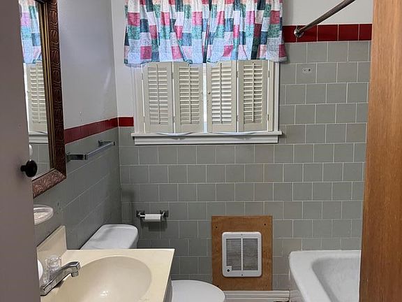 3rd image of 3203 42nd St