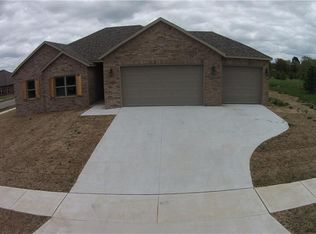 588 N Copernicus Pl, Fayetteville, AR 72704