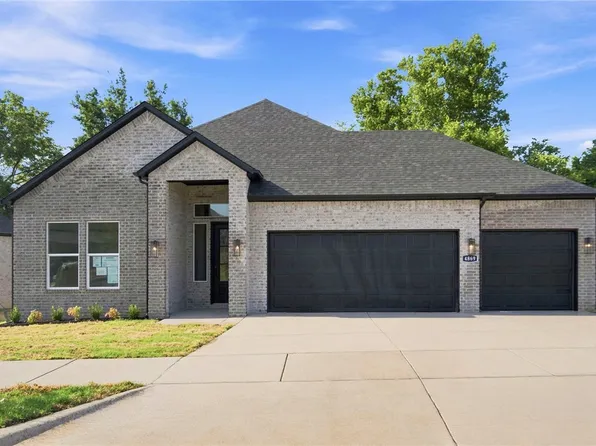 2497 N Glenmoor Dr, Fayetteville, AR 72704