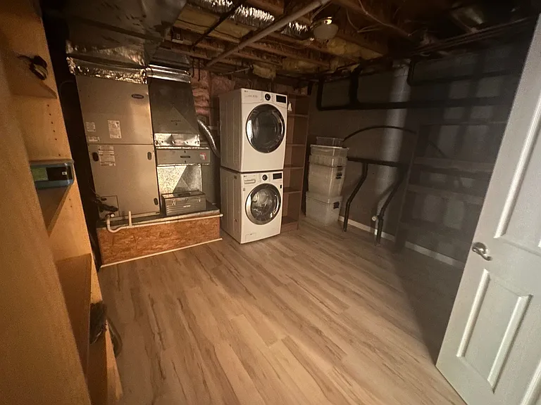 Utility room with LG Washer/Dryer