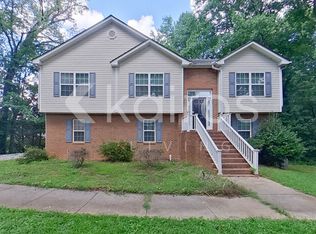 1900 Surrey Trl SE, Conyers, GA 30013