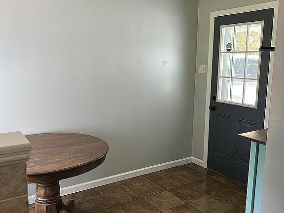 4th image of 731 Monroe Ave