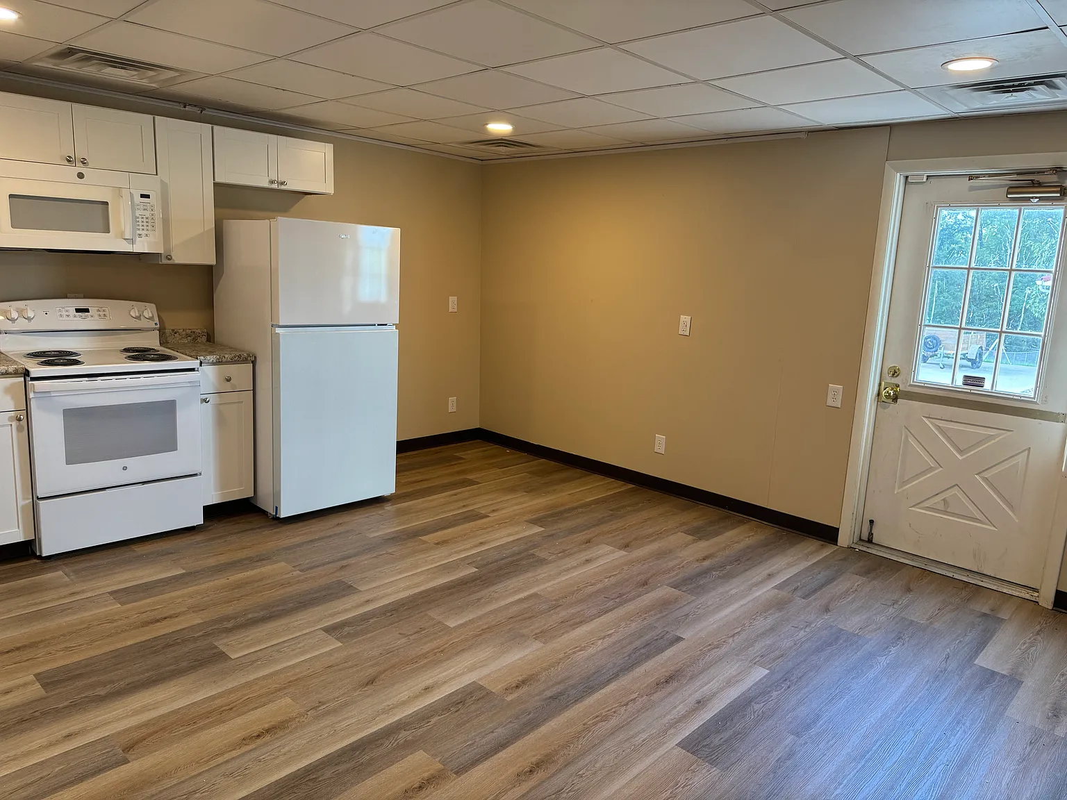 3 bed, $1,400 — Photo 4