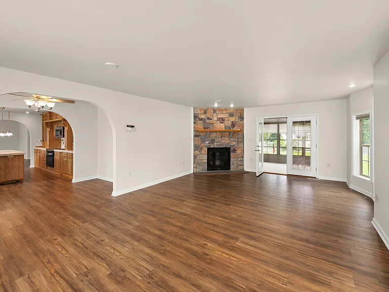 27723 Crozet Dr — Photo 3