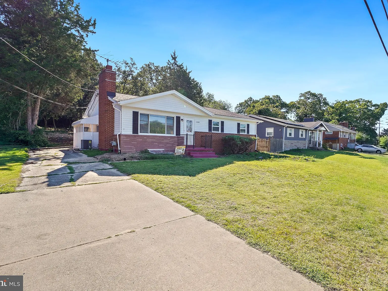 6 bed, 3.0 bath, 2420 sqft, $3,800 — Photo 2