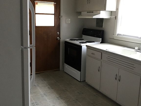 3rd image of 329 Washington St