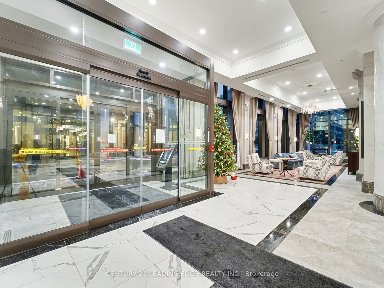 30 Elm Dr W — Photo 3