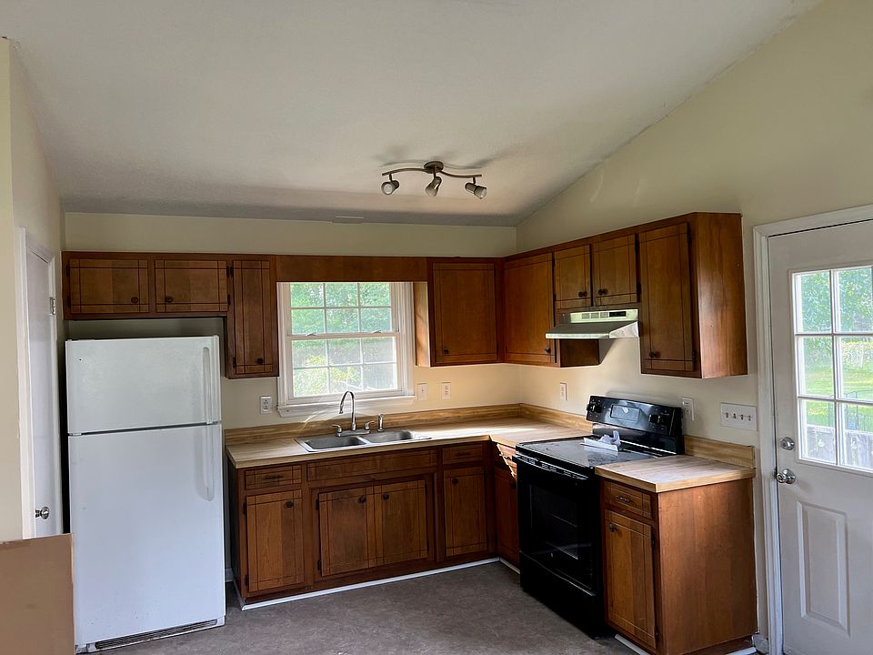 2nd image of 155 Bayberry Rd