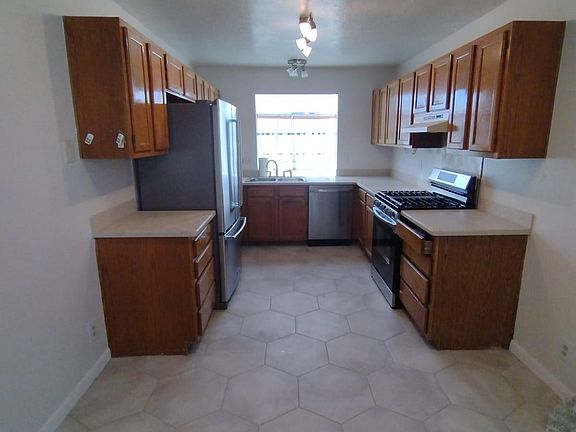 5th image of 11212 Sidney Ave NE