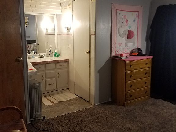 2nd bedroom with full bath