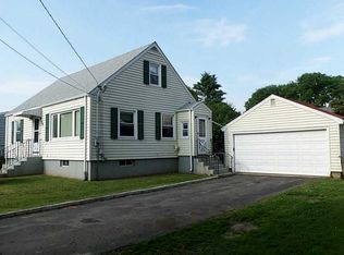 90 Allston Ave, Middletown, RI 02842