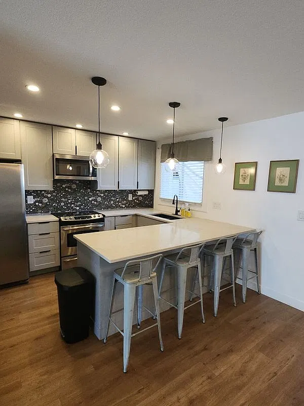 3 bed, 2.5 bath, 1496 sqft, $2,600 — Photo 3