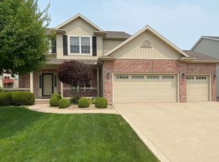 5012 Francesco Ln, Bloomington, IL 61705