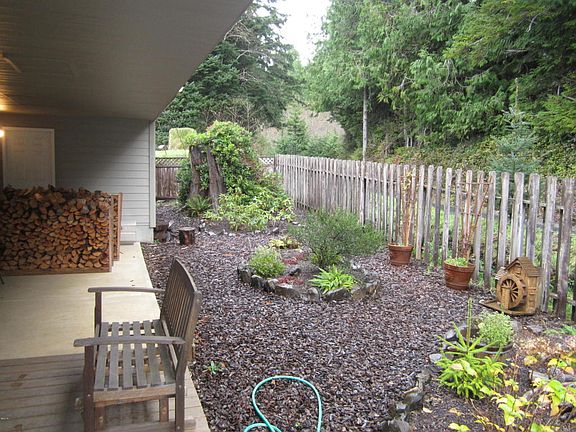 3rd image of 110 SE Whalesong Dr
