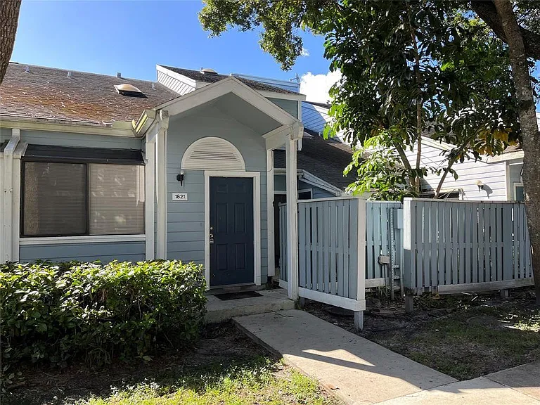 1821 Racquet Ct #1821 — Photo 1