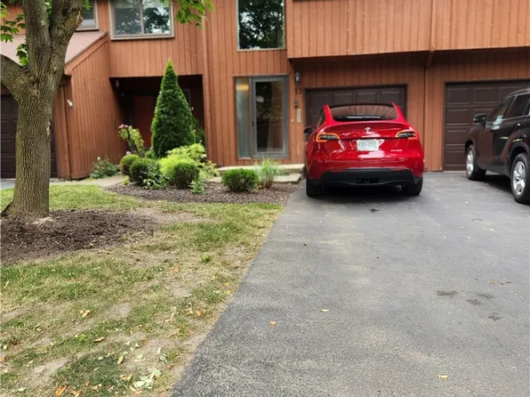 72 Wintergreen Way, Rochester, NY 14618