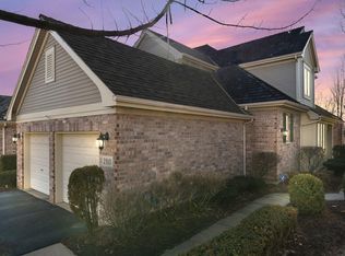 2810 Pawnee Cir, Glenview, IL 60026