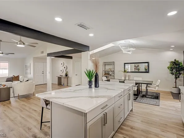 6475 Scotch Pine Cir, Las Vegas, NV 89146