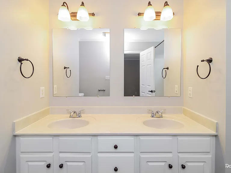 1114 Bridgewater Dr — Photo 8