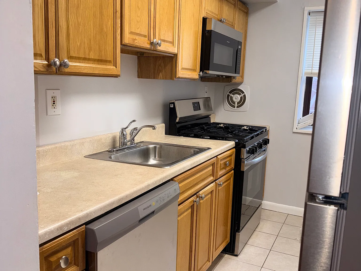 2 bed, $2,400 — Photo 4