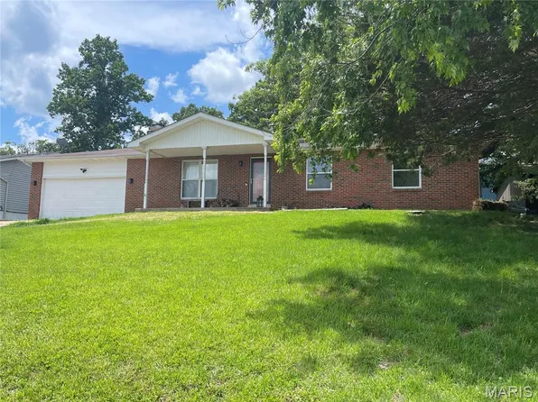509 Lake Shore Dr, Saint Clair, MO 63077