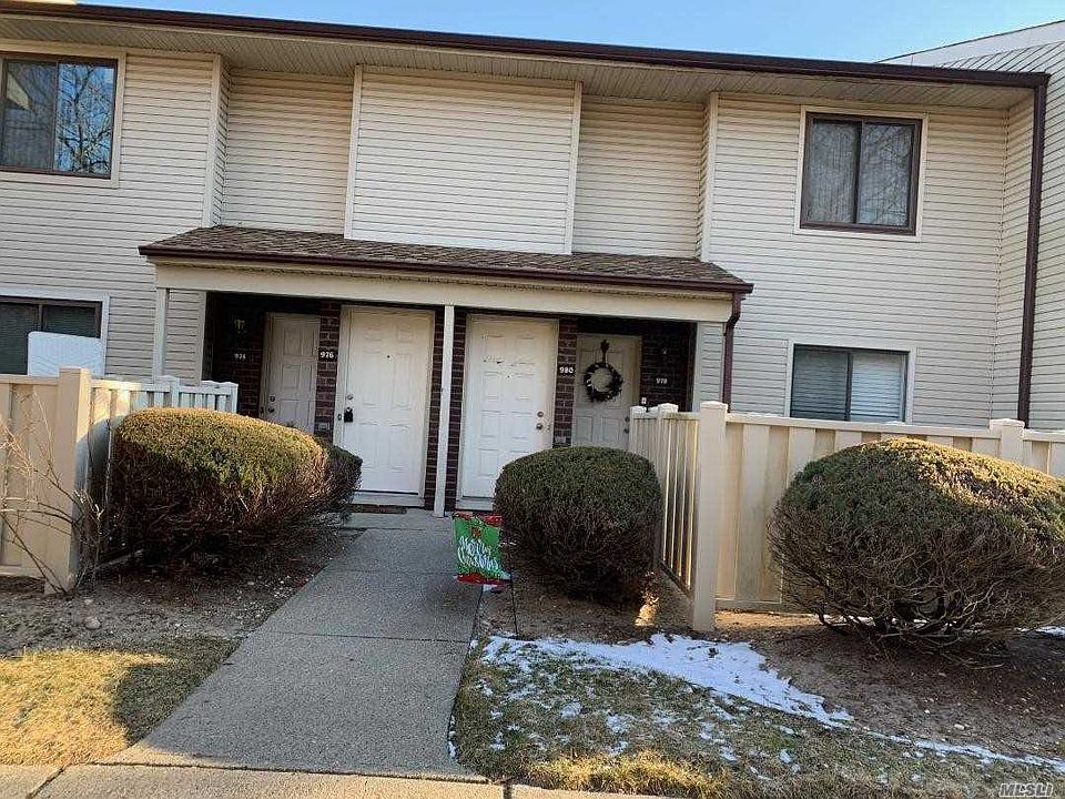 1st image of 976 Skyline Dr