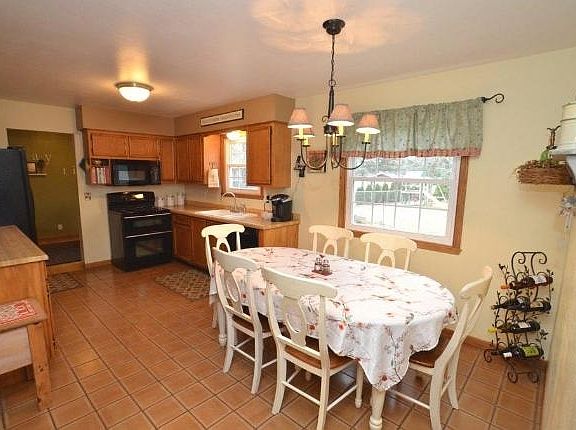 2nd image of 36713 Meadow Dr