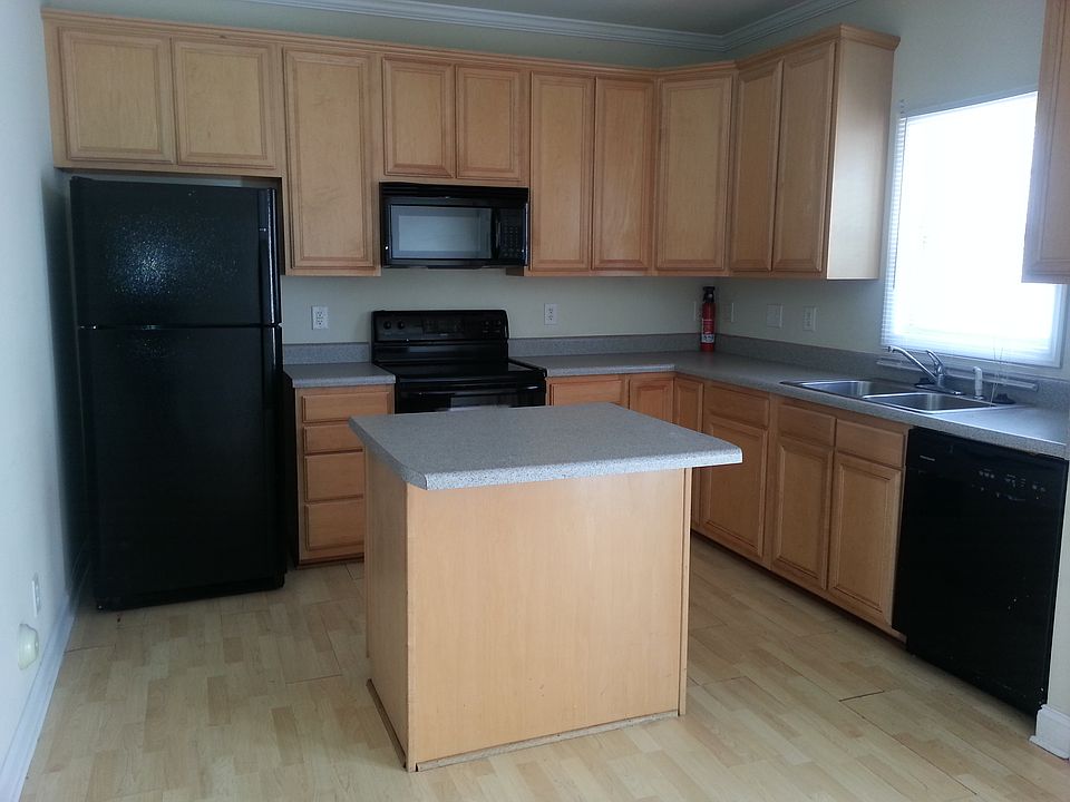 2nd image of 4439 Baylor St