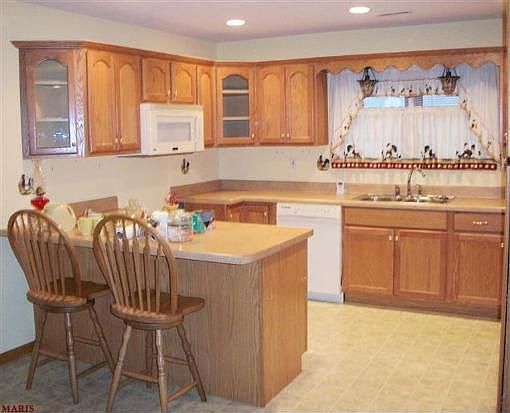 2nd image of 923 Daren Dr