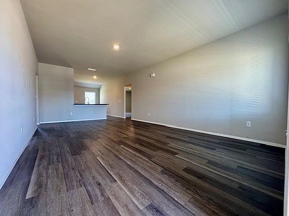 3rd image of 1402 S Pampas St