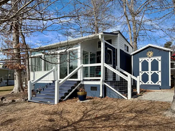 5 Empire Ln, Flat Rock, NC 28731