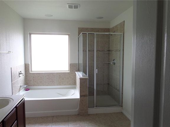 4th image of 709 Snowy Orchid Ln