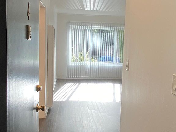 3rd image of 840 Venice Blvd #4