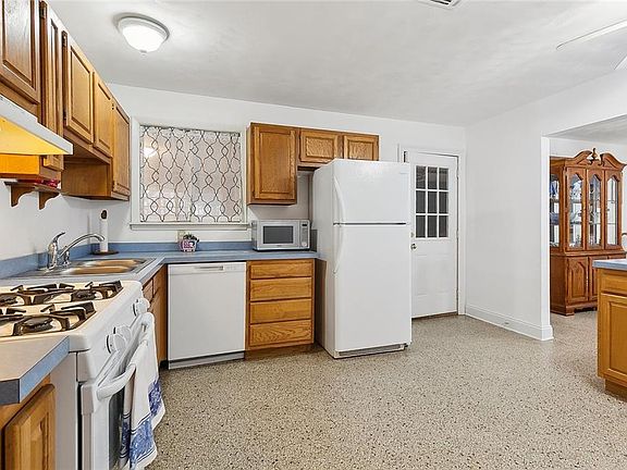 4th image of 4001 Newlands St