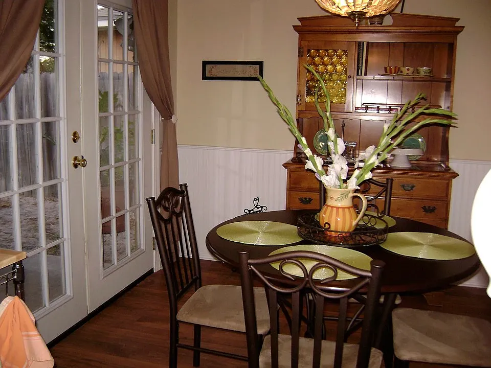 3 bed, 1.5 bath, 1071 sqft, $1,675 — Photo 4