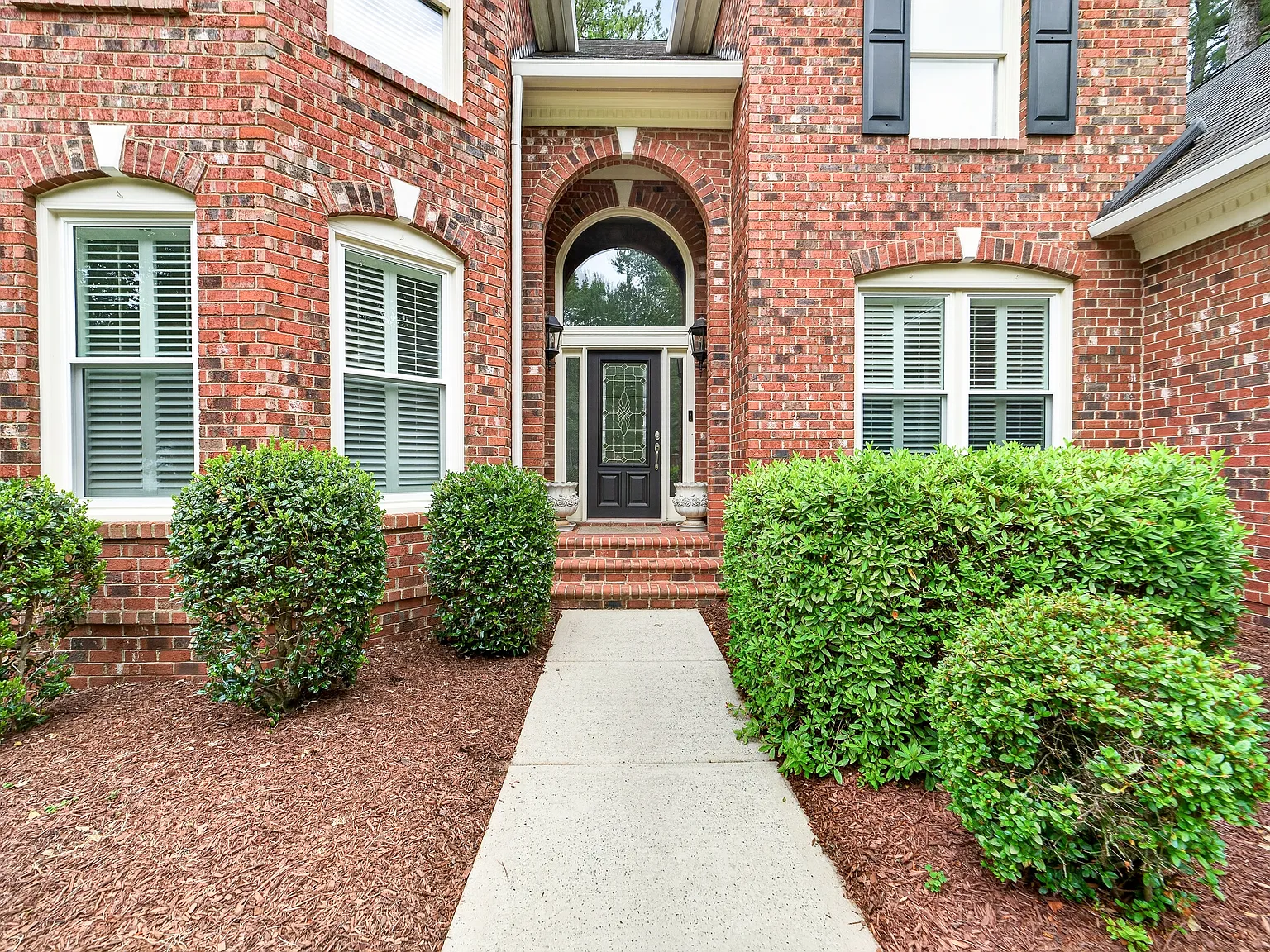 4 bed, 4.5 bath, 3958 sqft, $5,500 — Photo 1
