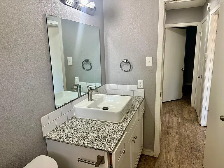 836 N Meadows Dr #B — Photo 12