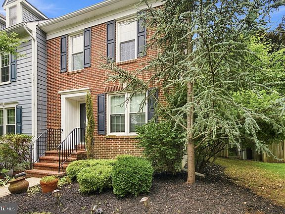3rd image of 27 Ryan Ct