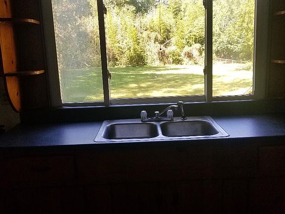 4th image of 106 Maurice Ave