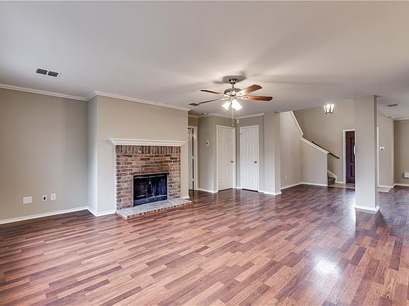 3rd image of 2806 Peak Dr