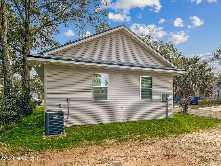 2220 Flesher Ave — Photo 28