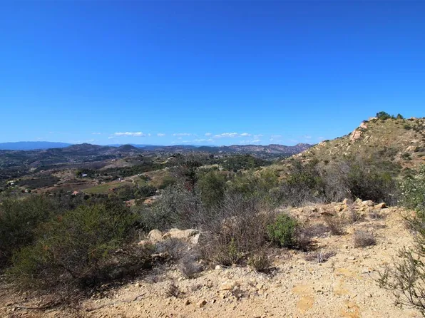 8 Mountain Rim Dr, Fallbrook, CA 92028