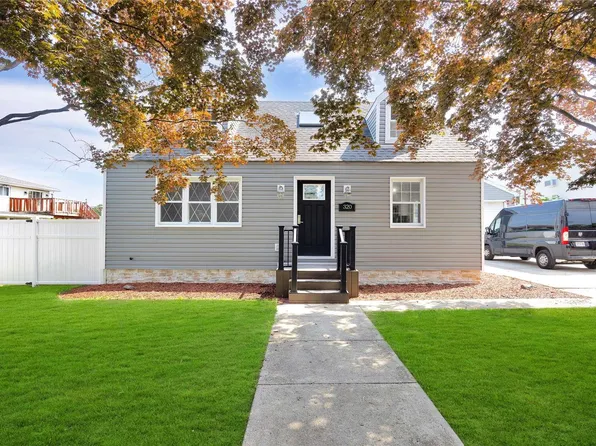 320 Garden Street, West Islip, NY 11795