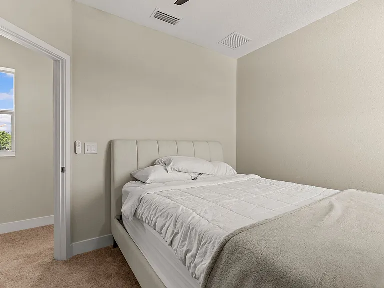 2110 W Palmetto St — Photo 22