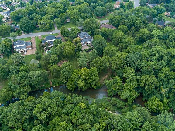 3rd image of 2711 Shannon Dr