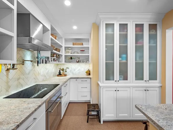 10 Dalton Ave APT 2, Gloucester, MA 01930
